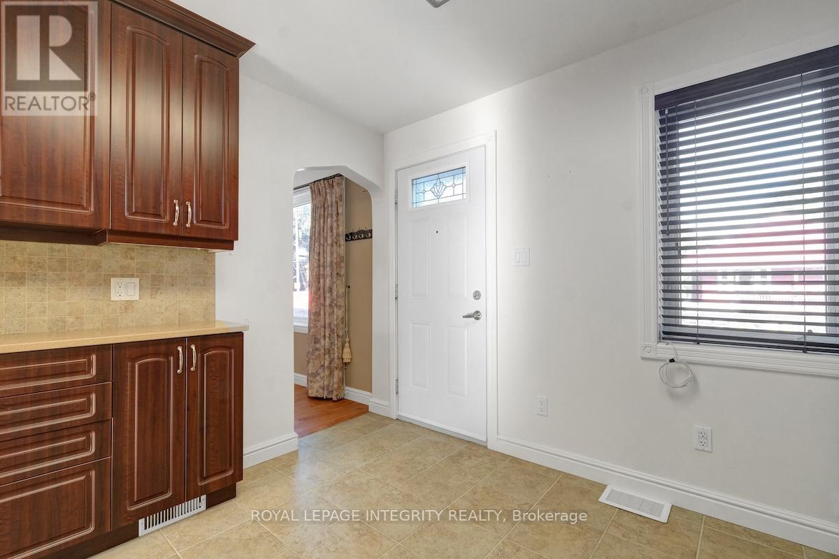 348 Lafontaine Avenue, Ottawa, Ontario  K1L 6X5 - Photo 10 - X12446951