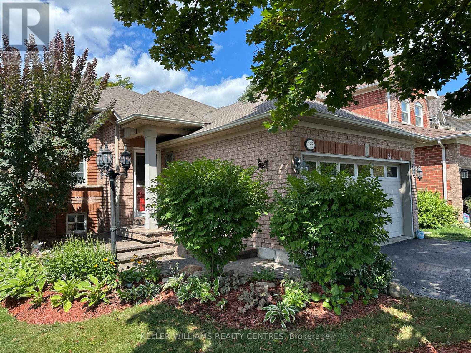 165 Clearmeadow Boulevard, Newmarket, Ontario  L3X 2E4 - Photo 2 - N12341179