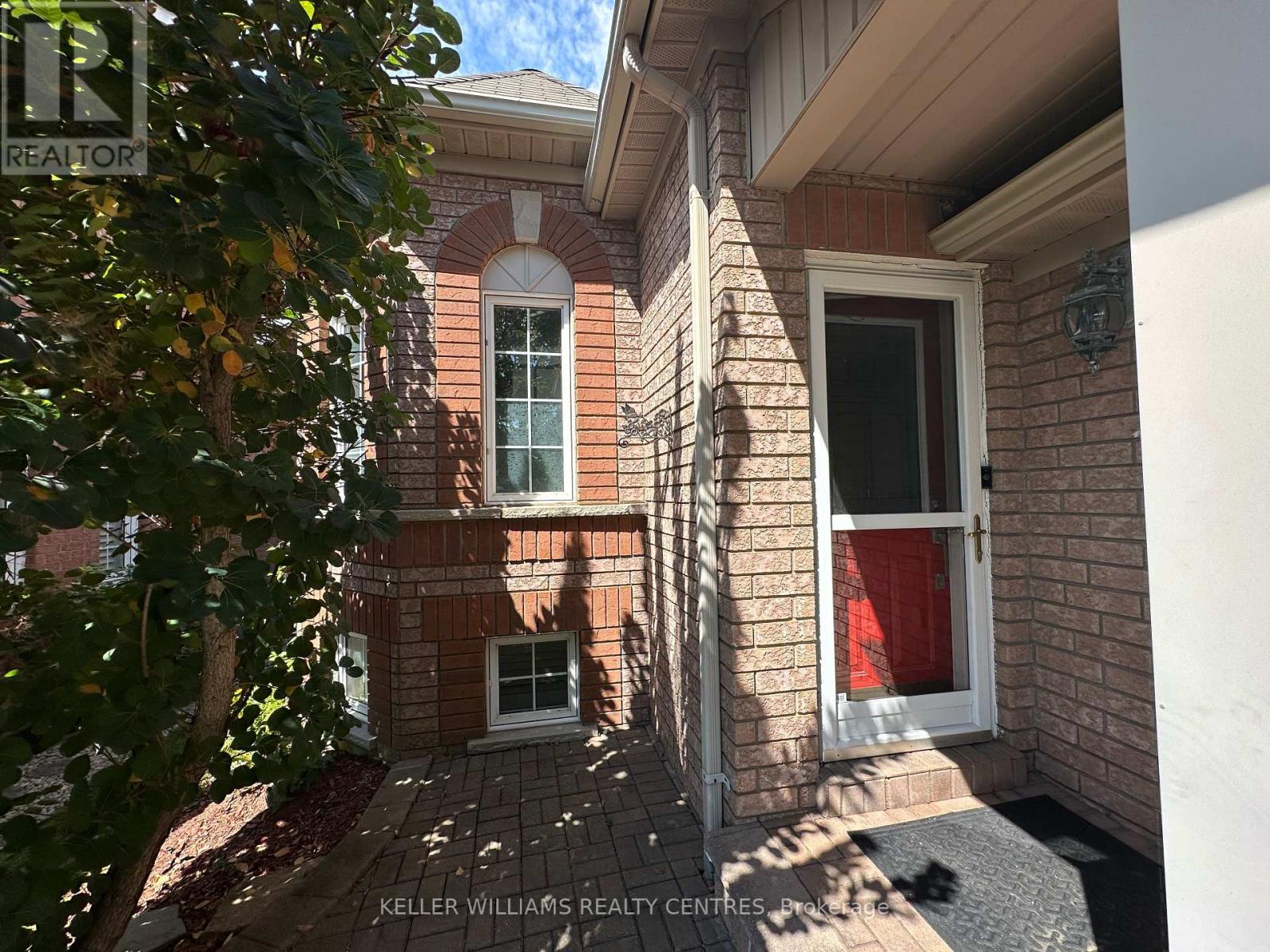165 Clearmeadow Boulevard, Newmarket, Ontario  L3X 2E4 - Photo 3 - N12341179