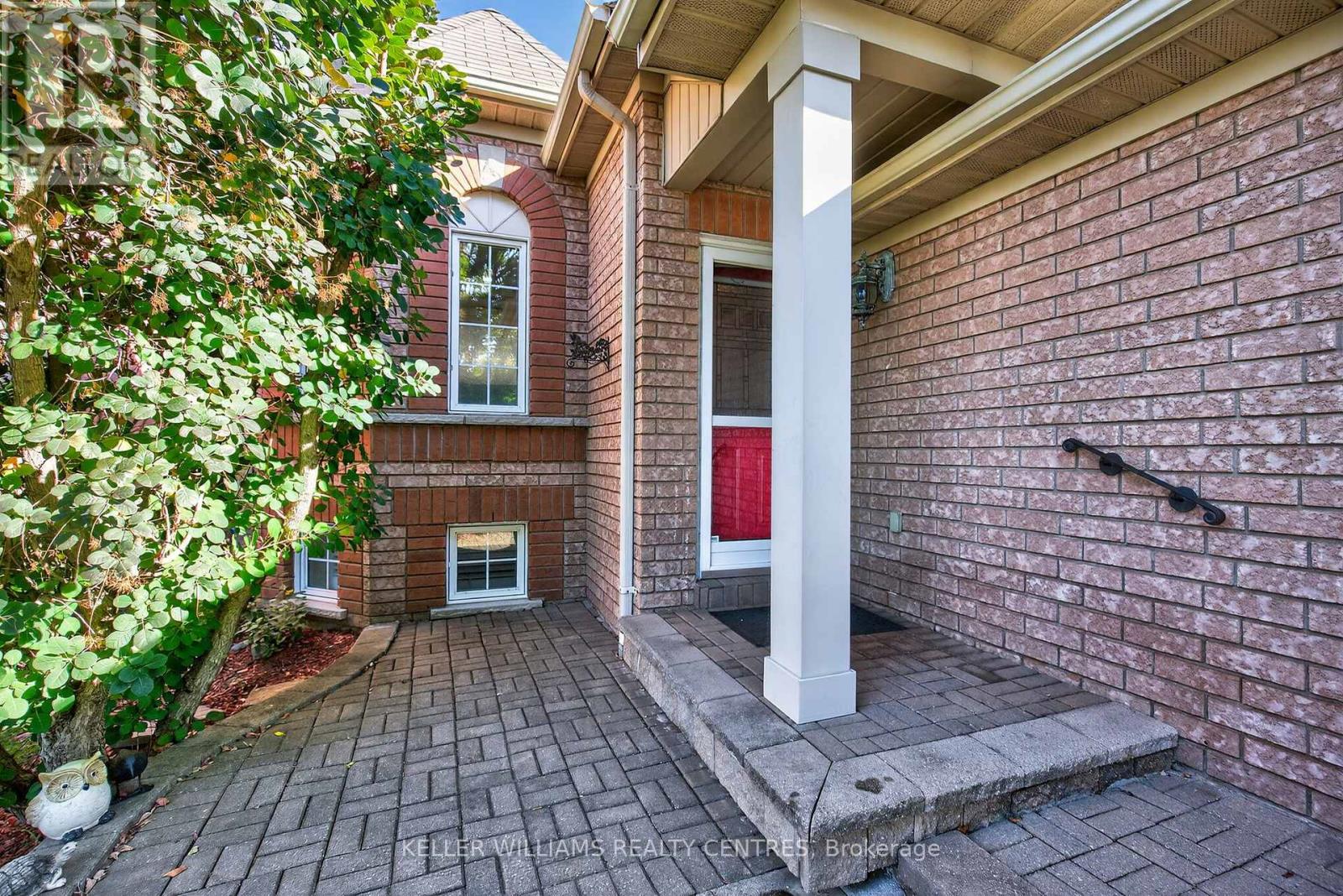 165 Clearmeadow Boulevard, Newmarket, Ontario  L3X 2E4 - Photo 5 - N12341179