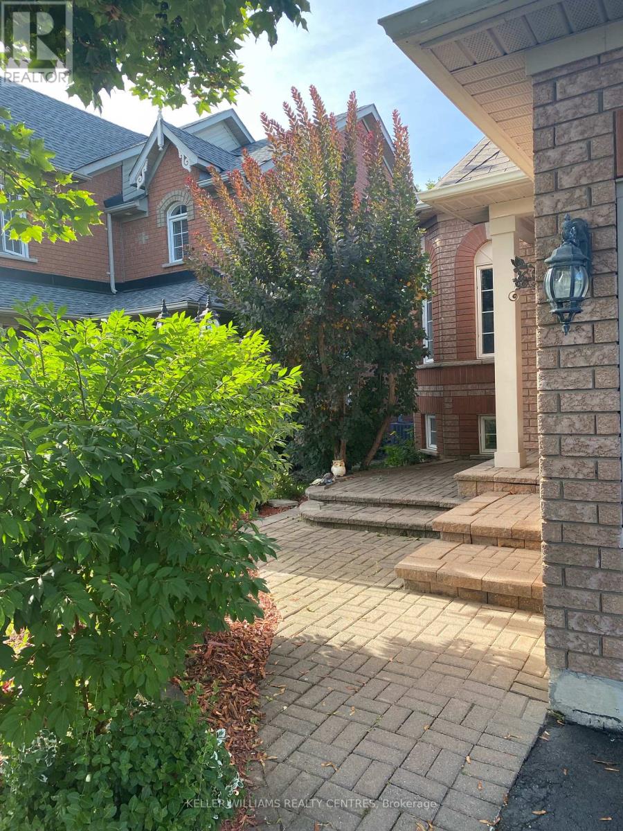 165 Clearmeadow Boulevard, Newmarket, Ontario  L3X 2E4 - Photo 4 - N12341179