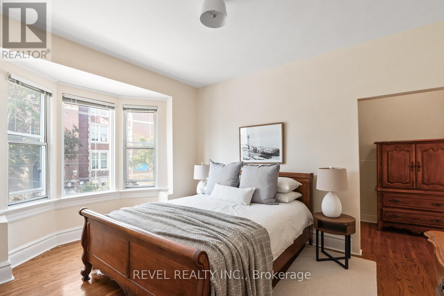 237 Bartlett Avenue, Toronto, Ontario  M6H 3G3 - Photo 12 - W12440597