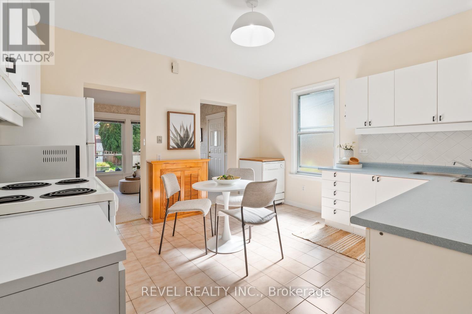 237 Bartlett Avenue, Toronto, Ontario  M6H 3G3 - Photo 7 - W12440597