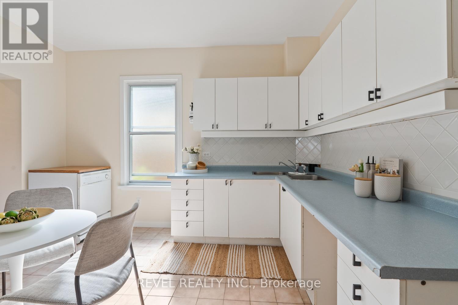 237 Bartlett Avenue, Toronto, Ontario  M6H 3G3 - Photo 9 - W12440597