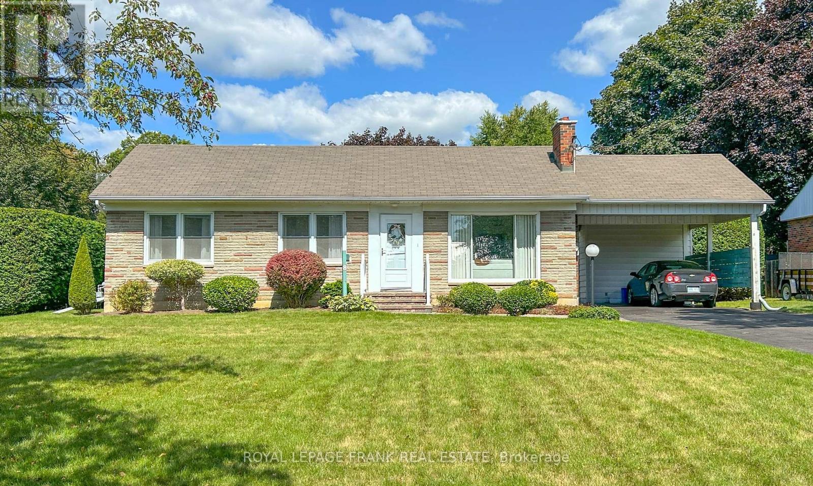 8 Edsall Avenue, Clarington, Ontario  L1C 2A8 - Photo 3 - E12392644