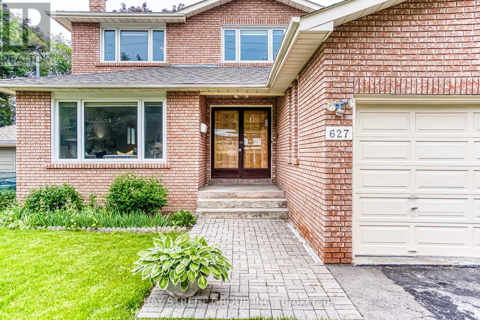 627 Conacher Drive, Toronto, Ontario  M2M 3N2 - Photo 2 - C12446731