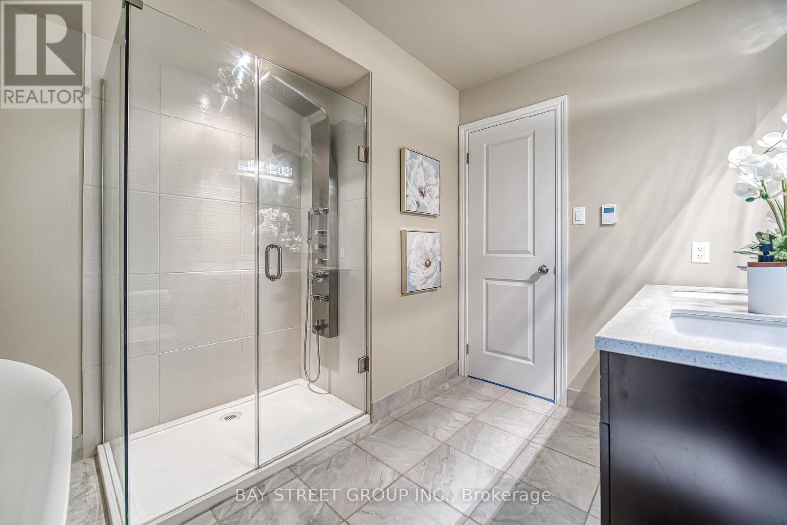 627 Conacher Drive, Toronto, Ontario  M2M 3N2 - Photo 28 - C12446731