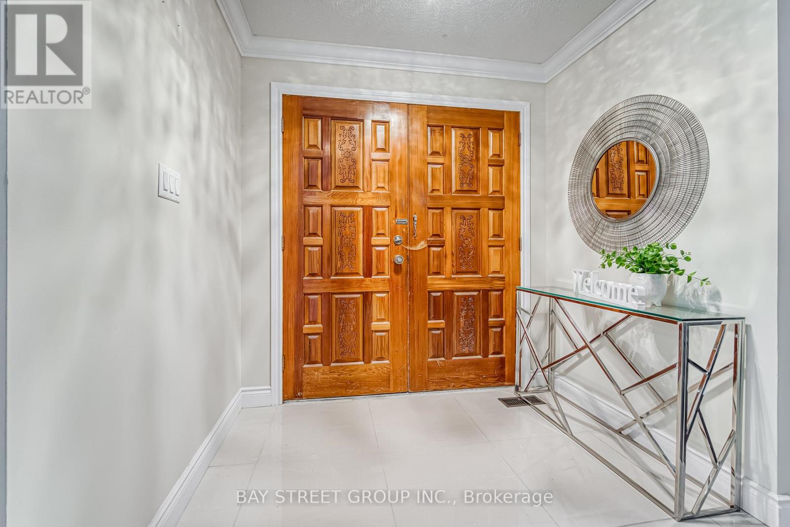 627 Conacher Drive, Toronto, Ontario  M2M 3N2 - Photo 3 - C12446731
