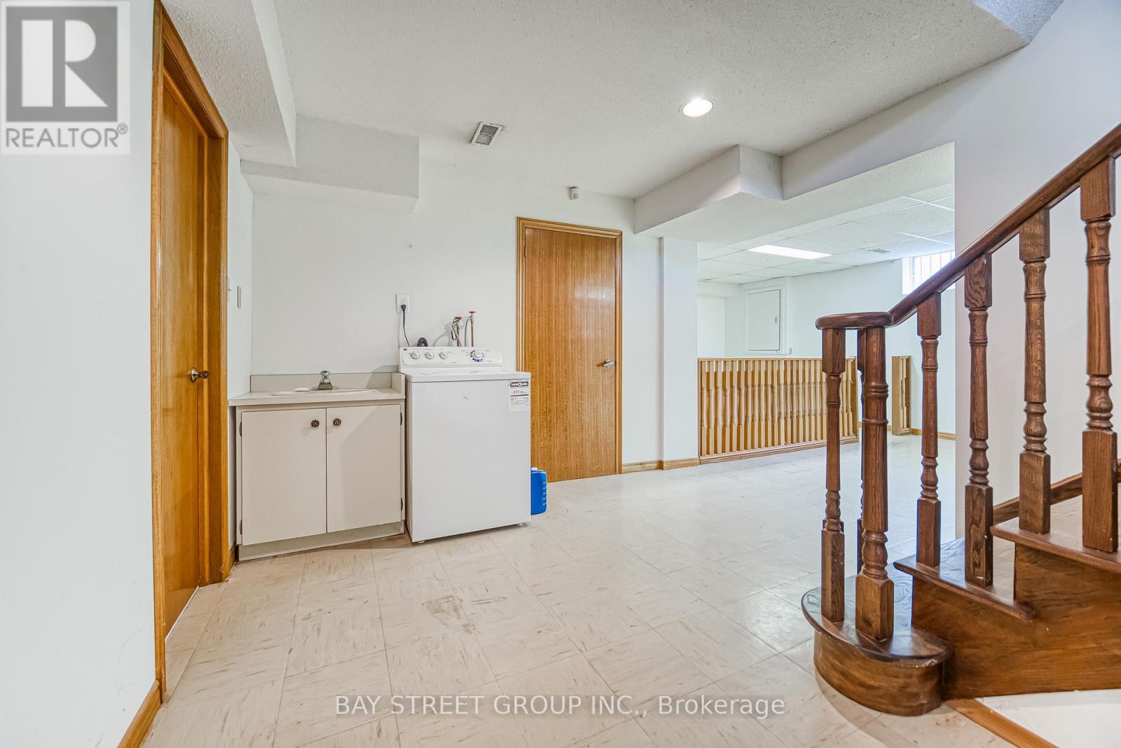 627 Conacher Drive, Toronto, Ontario  M2M 3N2 - Photo 34 - C12446731