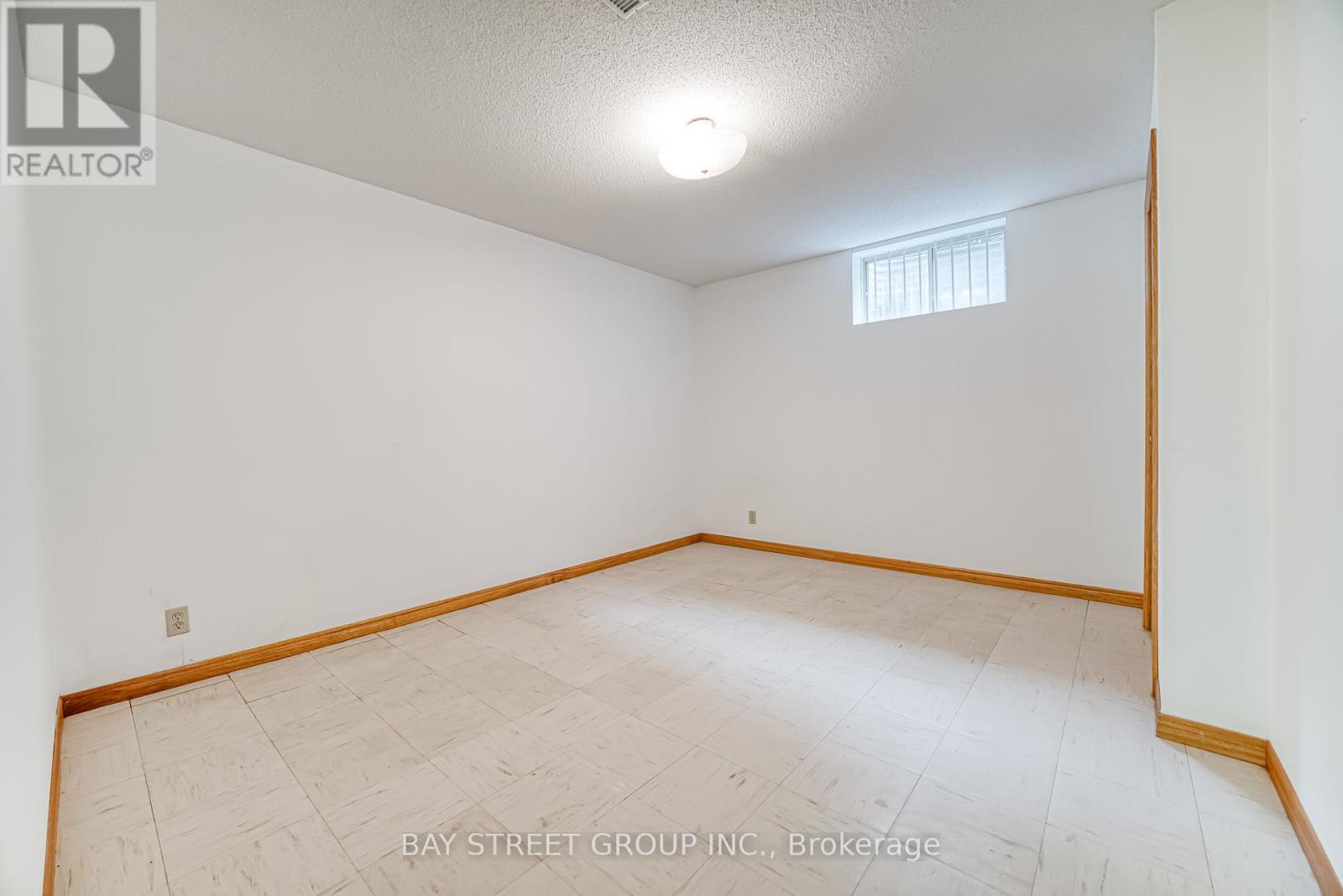 627 Conacher Drive, Toronto, Ontario  M2M 3N2 - Photo 36 - C12446731