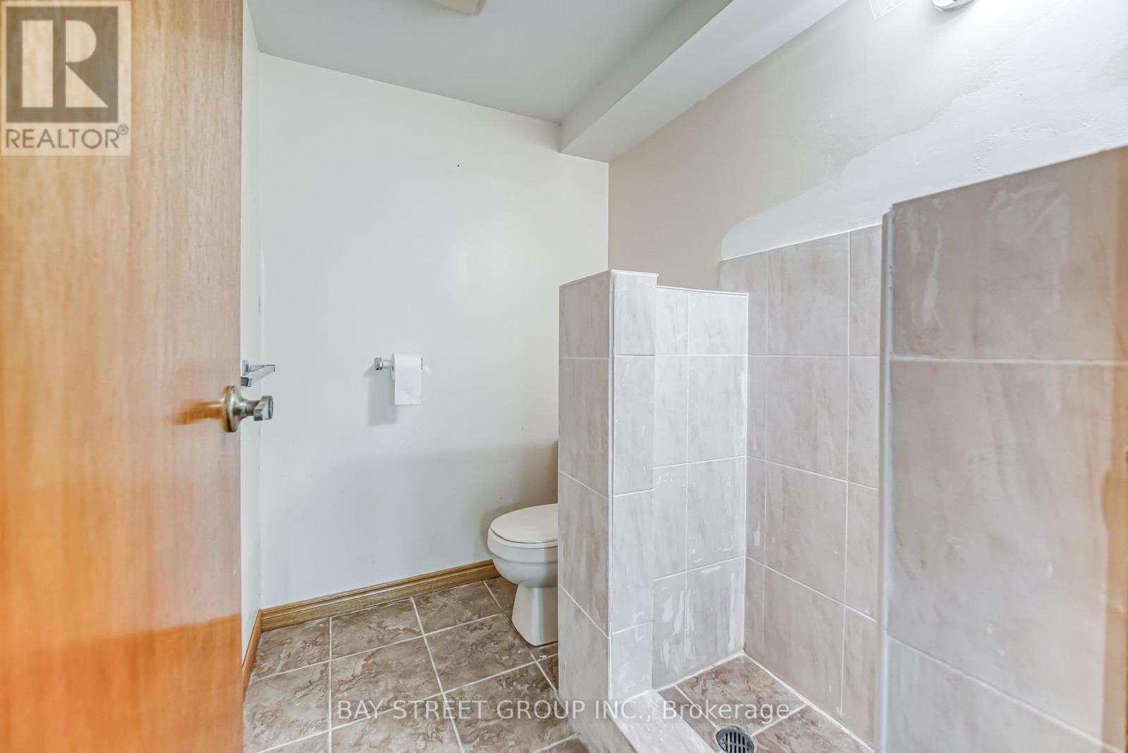627 Conacher Drive, Toronto, Ontario  M2M 3N2 - Photo 37 - C12446731