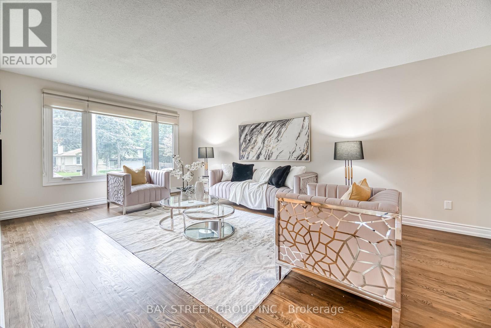 627 Conacher Drive, Toronto, Ontario  M2M 3N2 - Photo 5 - C12446731