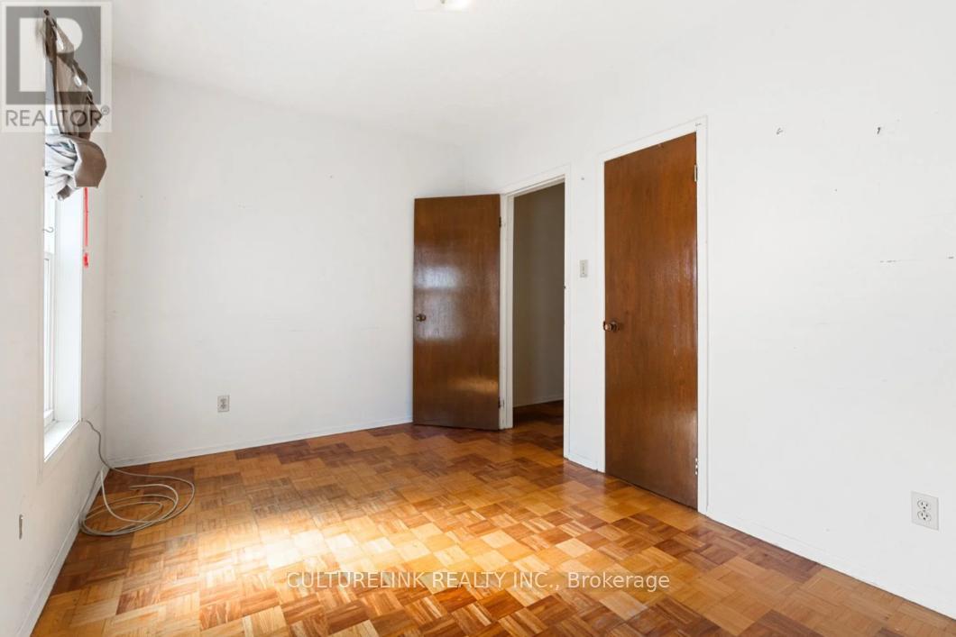 10 Clinton Place, Toronto, Ontario  M6G 1J9 - Photo 18 - C12446746