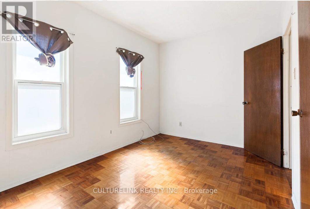 10 Clinton Place, Toronto, Ontario  M6G 1J9 - Photo 19 - C12446746