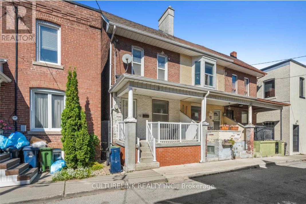 10 Clinton Place, Toronto, Ontario  M6G 1J9 - Photo 2 - C12446746