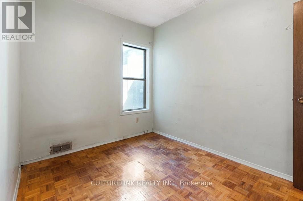 10 Clinton Place, Toronto, Ontario  M6G 1J9 - Photo 21 - C12446746