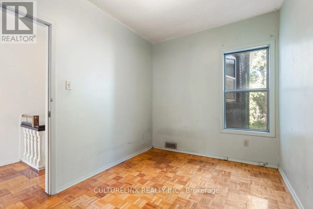 10 Clinton Place, Toronto, Ontario  M6G 1J9 - Photo 22 - C12446746