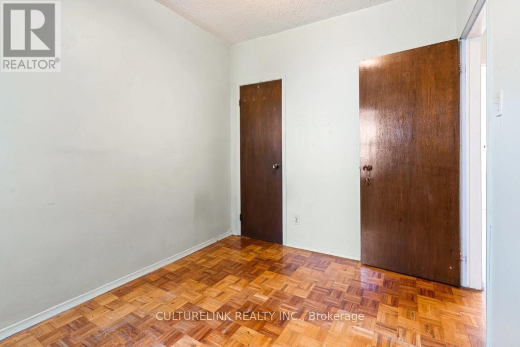 10 Clinton Place, Toronto, Ontario  M6G 1J9 - Photo 23 - C12446746