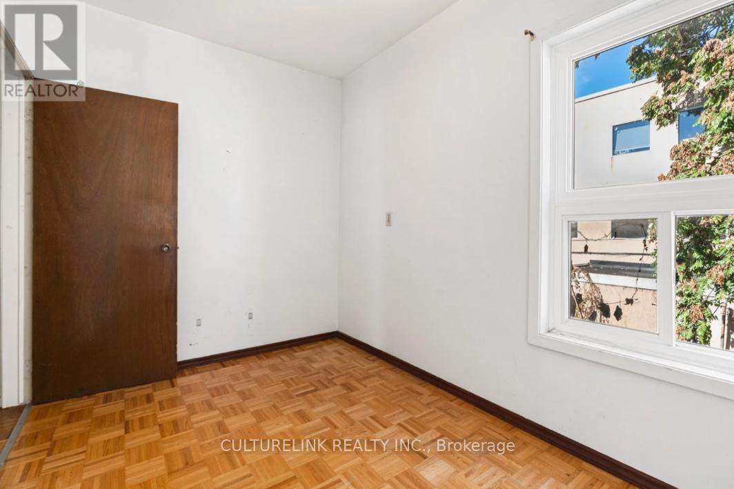 10 Clinton Place, Toronto, Ontario  M6G 1J9 - Photo 26 - C12446746