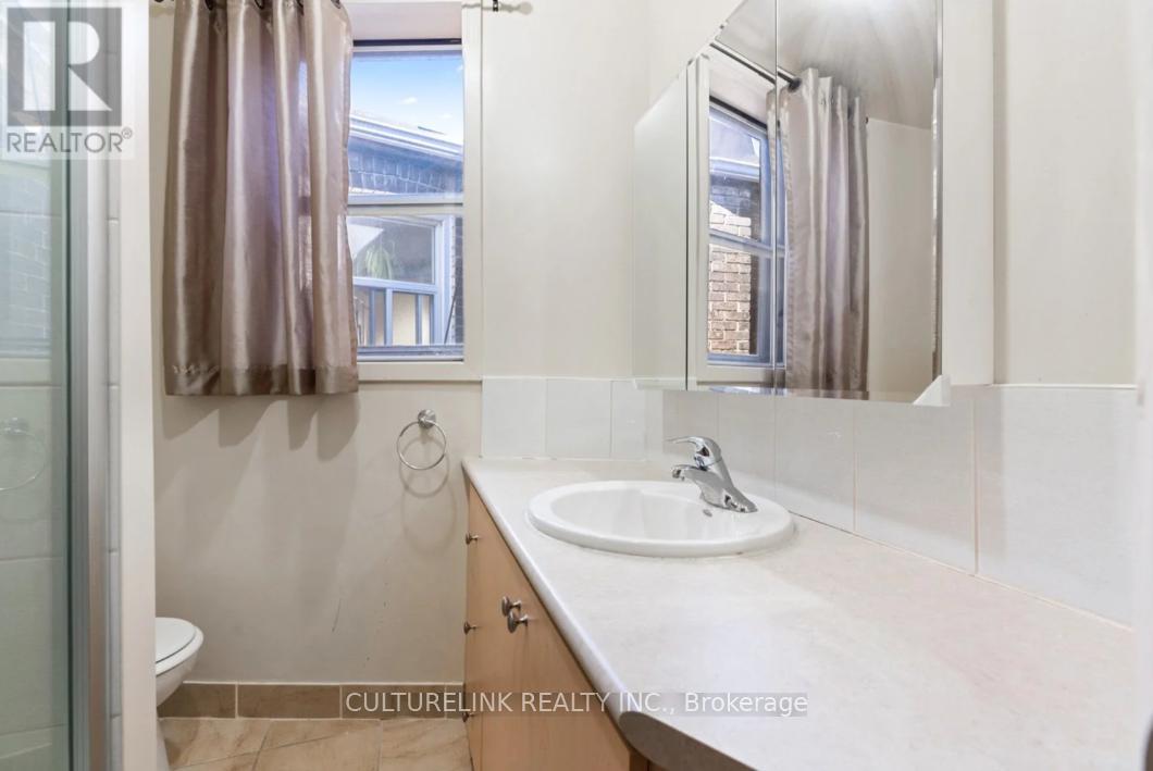 10 Clinton Place, Toronto, Ontario  M6G 1J9 - Photo 27 - C12446746
