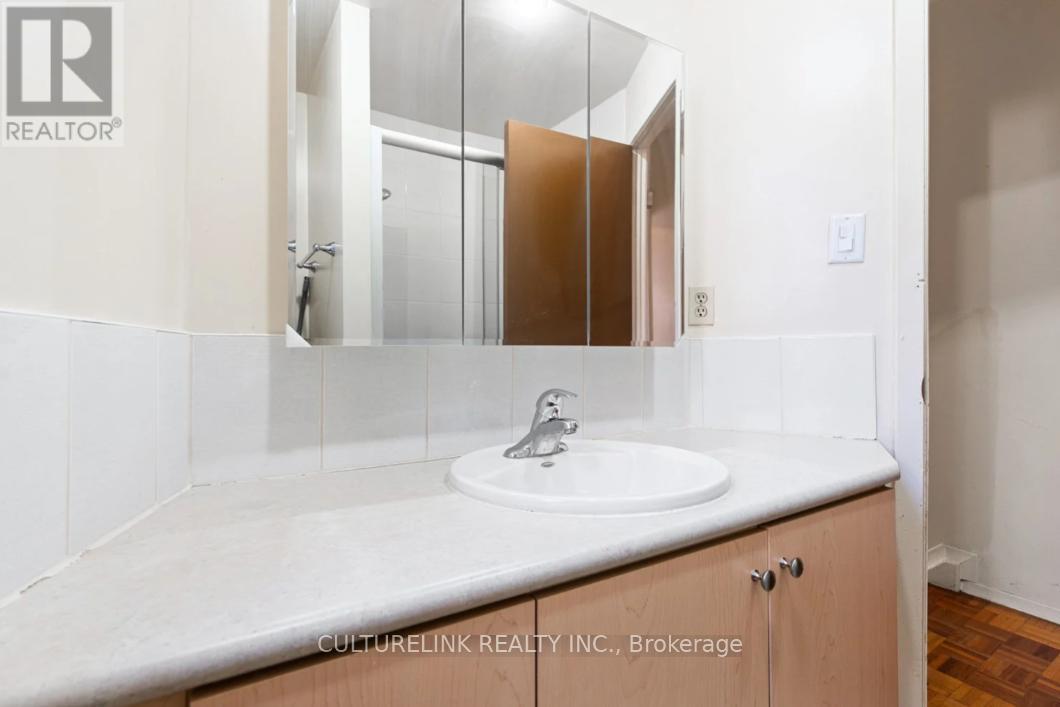 10 Clinton Place, Toronto, Ontario  M6G 1J9 - Photo 28 - C12446746