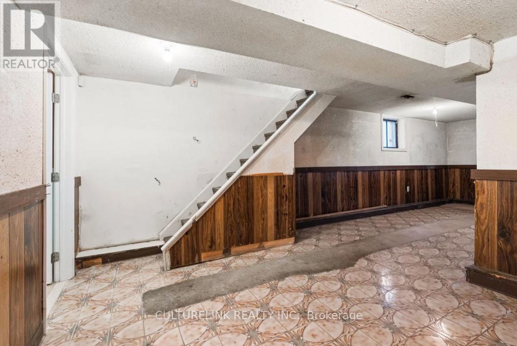 10 Clinton Place, Toronto, Ontario  M6G 1J9 - Photo 30 - C12446746