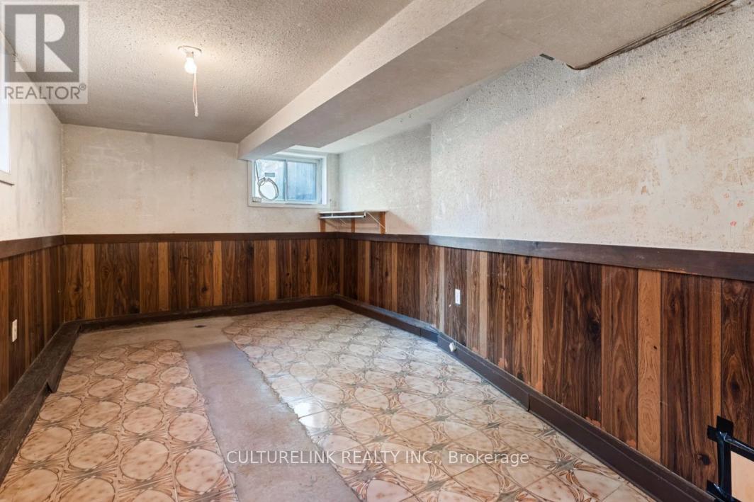 10 Clinton Place, Toronto, Ontario  M6G 1J9 - Photo 32 - C12446746