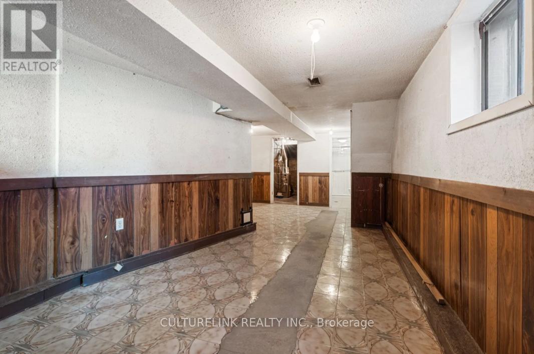 10 Clinton Place, Toronto, Ontario  M6G 1J9 - Photo 33 - C12446746