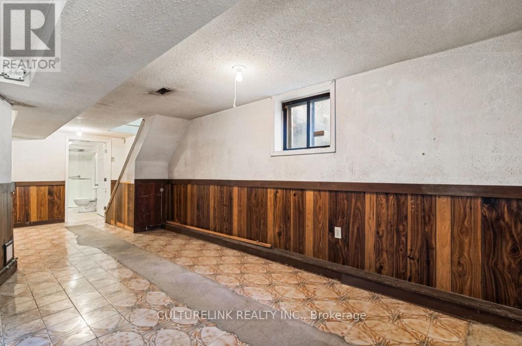 10 Clinton Place, Toronto, Ontario  M6G 1J9 - Photo 34 - C12446746