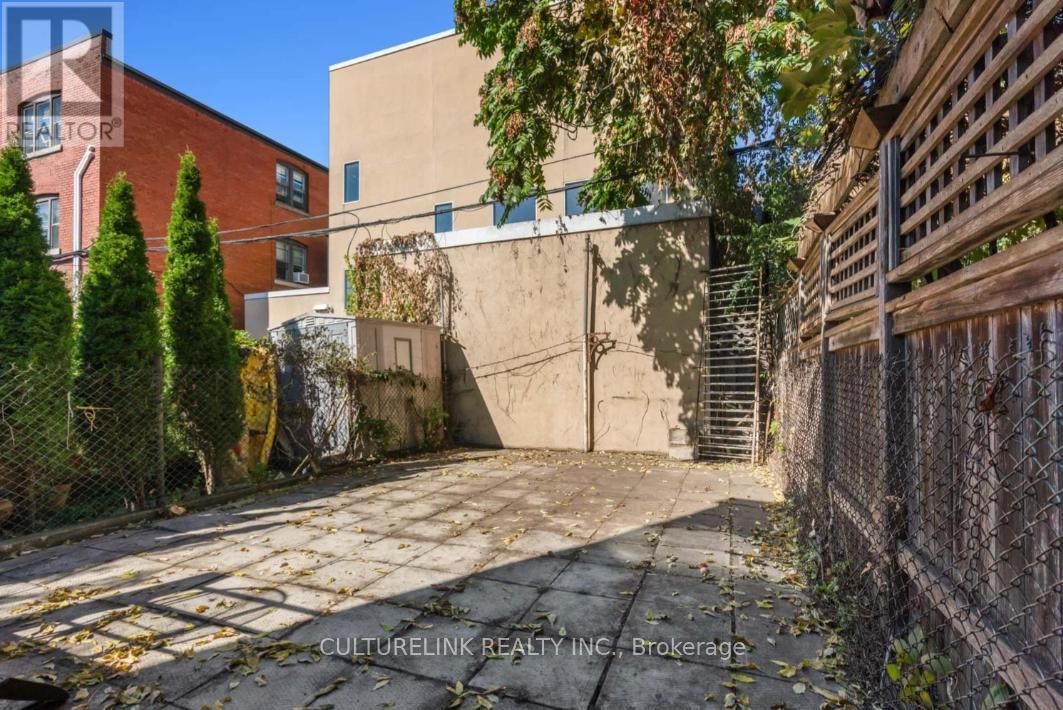 10 Clinton Place, Toronto, Ontario  M6G 1J9 - Photo 37 - C12446746