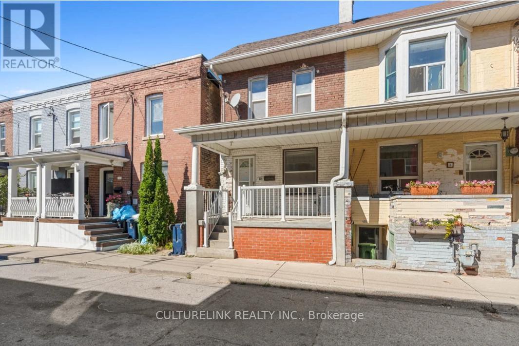 10 Clinton Place, Toronto, Ontario  M6G 1J9 - Photo 4 - C12446746