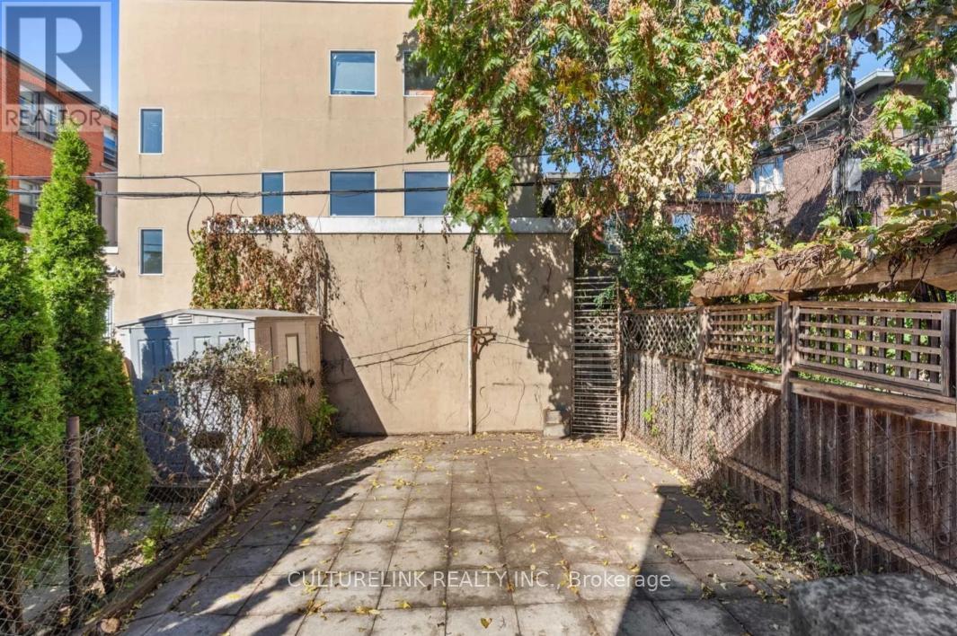 10 Clinton Place, Toronto, Ontario  M6G 1J9 - Photo 40 - C12446746