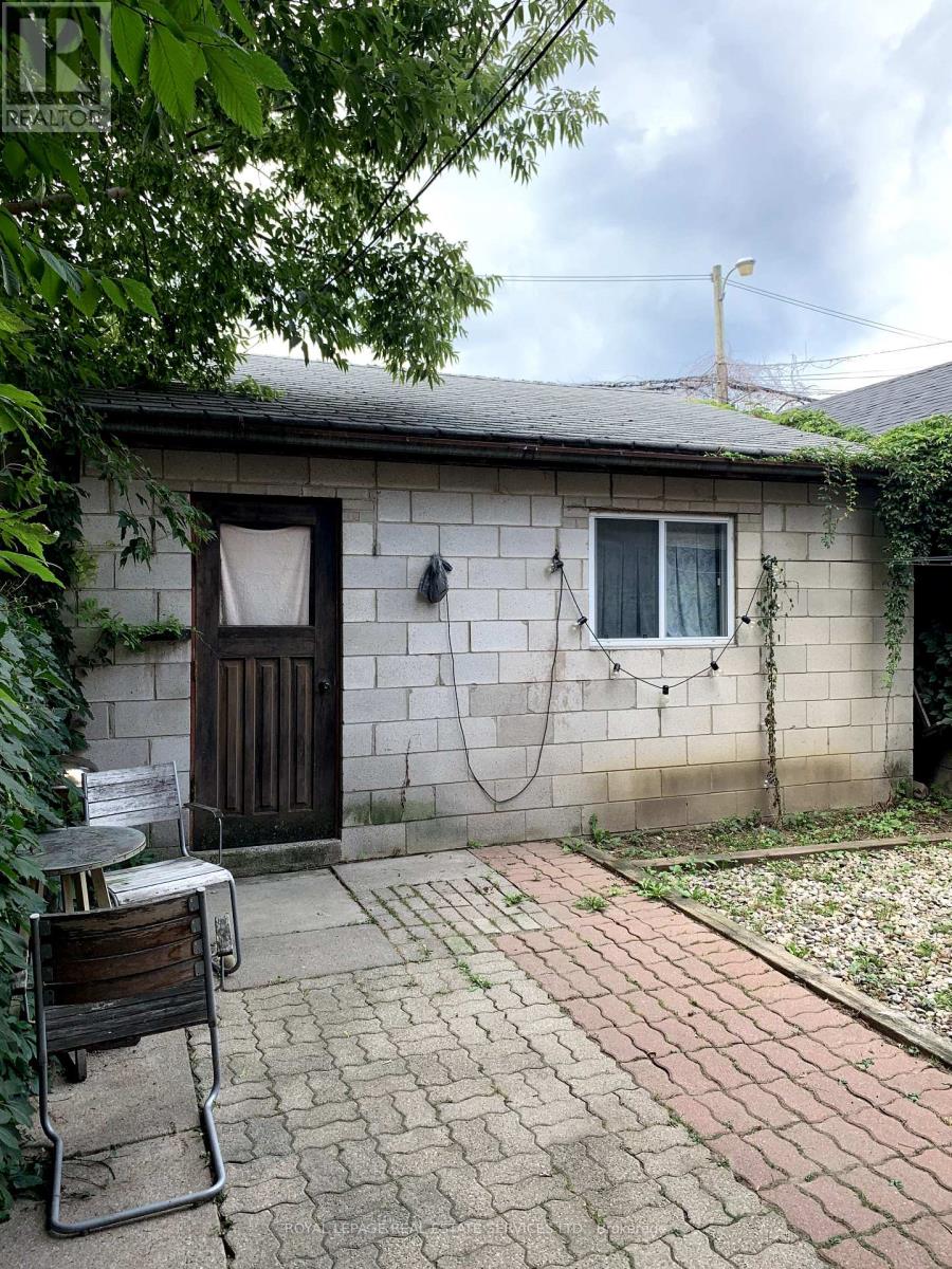 464 Euclid Avenue, Toronto, Ontario  M6G 2S9 - Photo 8 - C12446775