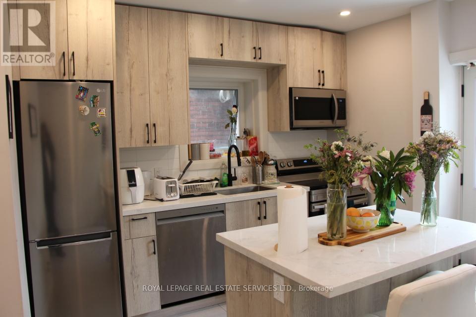966 College Street, Toronto (Dufferin Grove), Ontario  M6H 1A5 - Photo 13 - C12446777