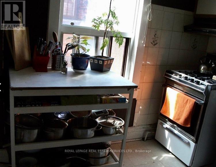 966 College Street, Toronto (Dufferin Grove), Ontario  M6H 1A5 - Photo 25 - C12446777