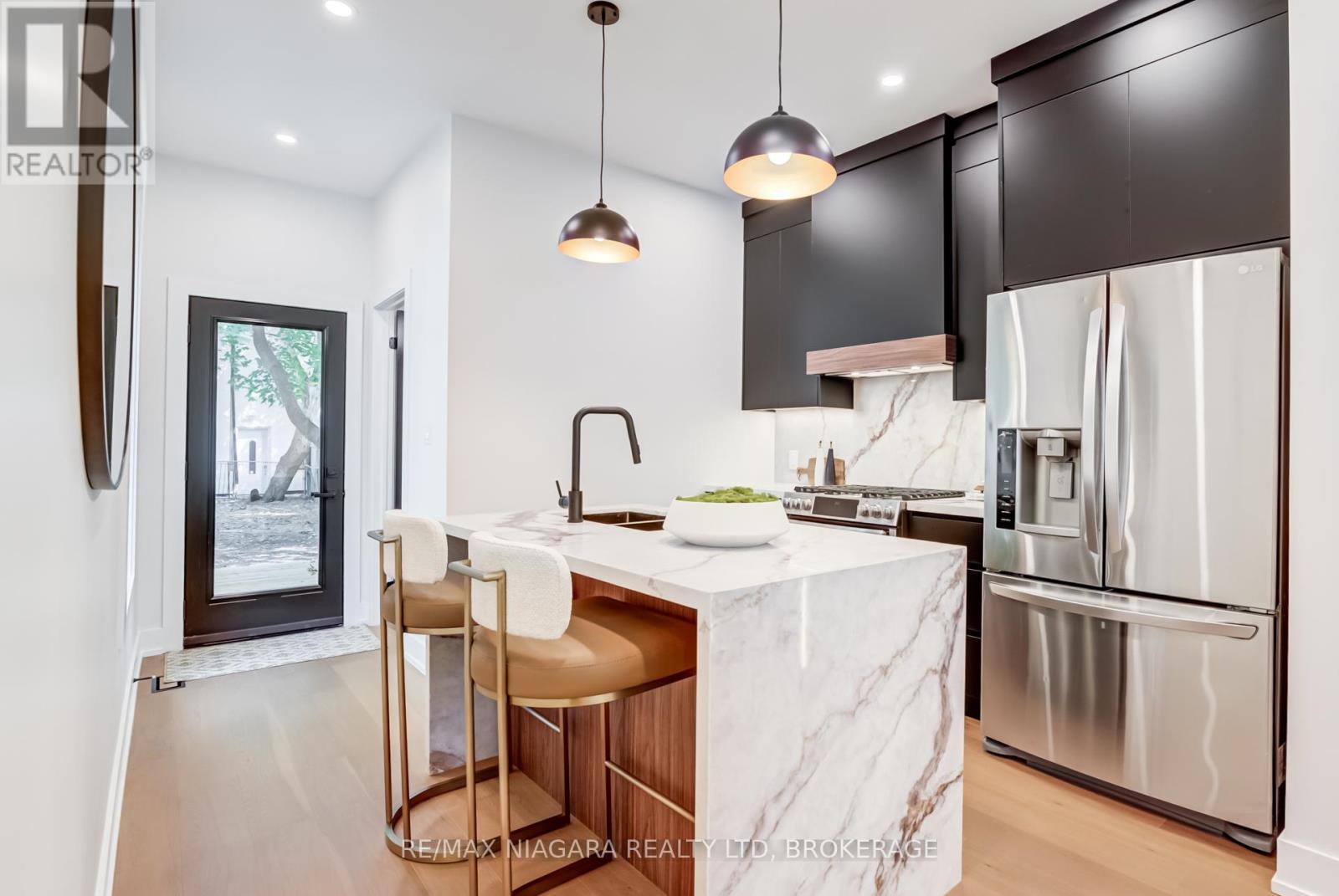 95 Kimberley Avenue, Toronto, Ontario  M4E 2Z4 - Photo 13 - E12446862