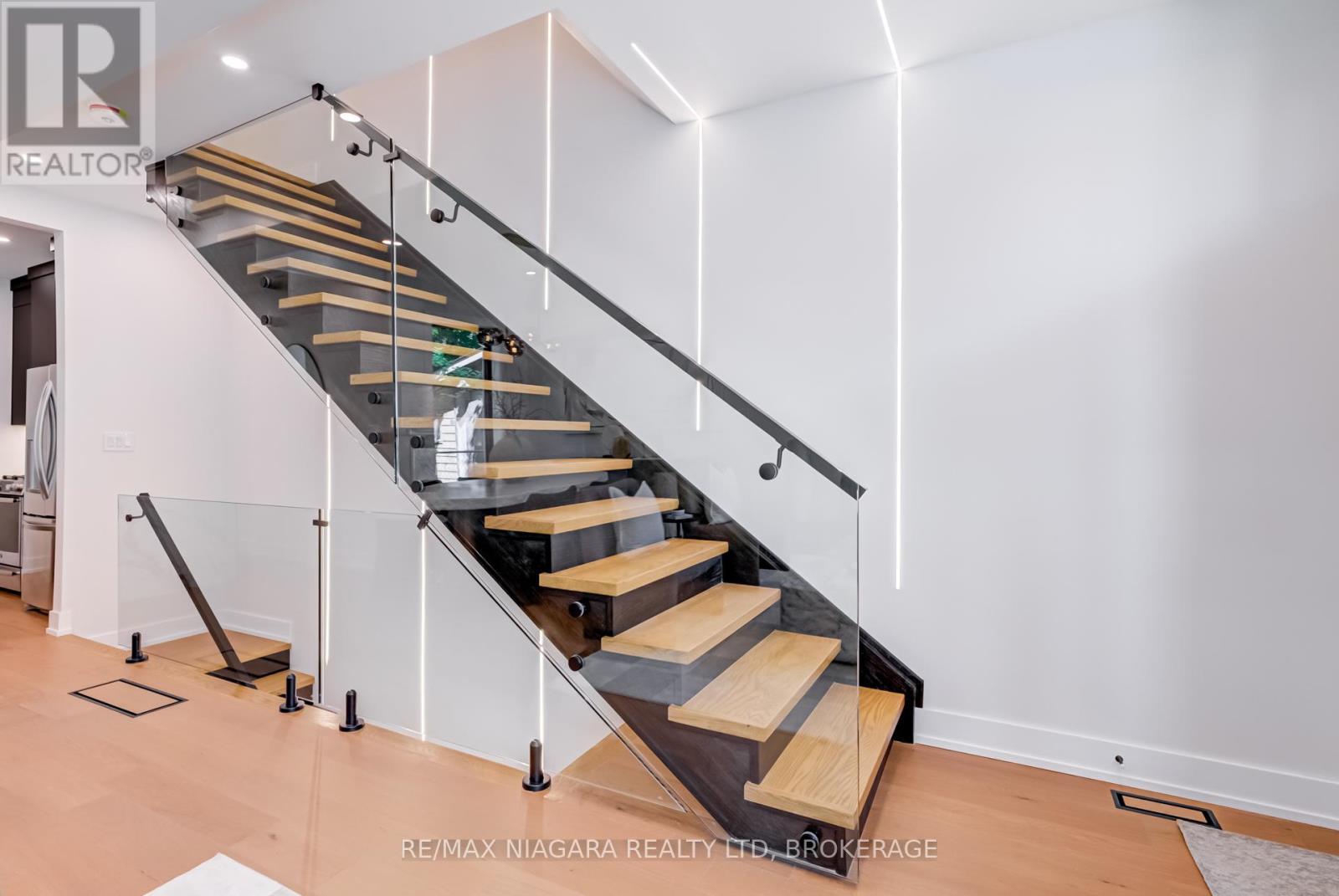 95 Kimberley Avenue, Toronto, Ontario  M4E 2Z4 - Photo 17 - E12446862