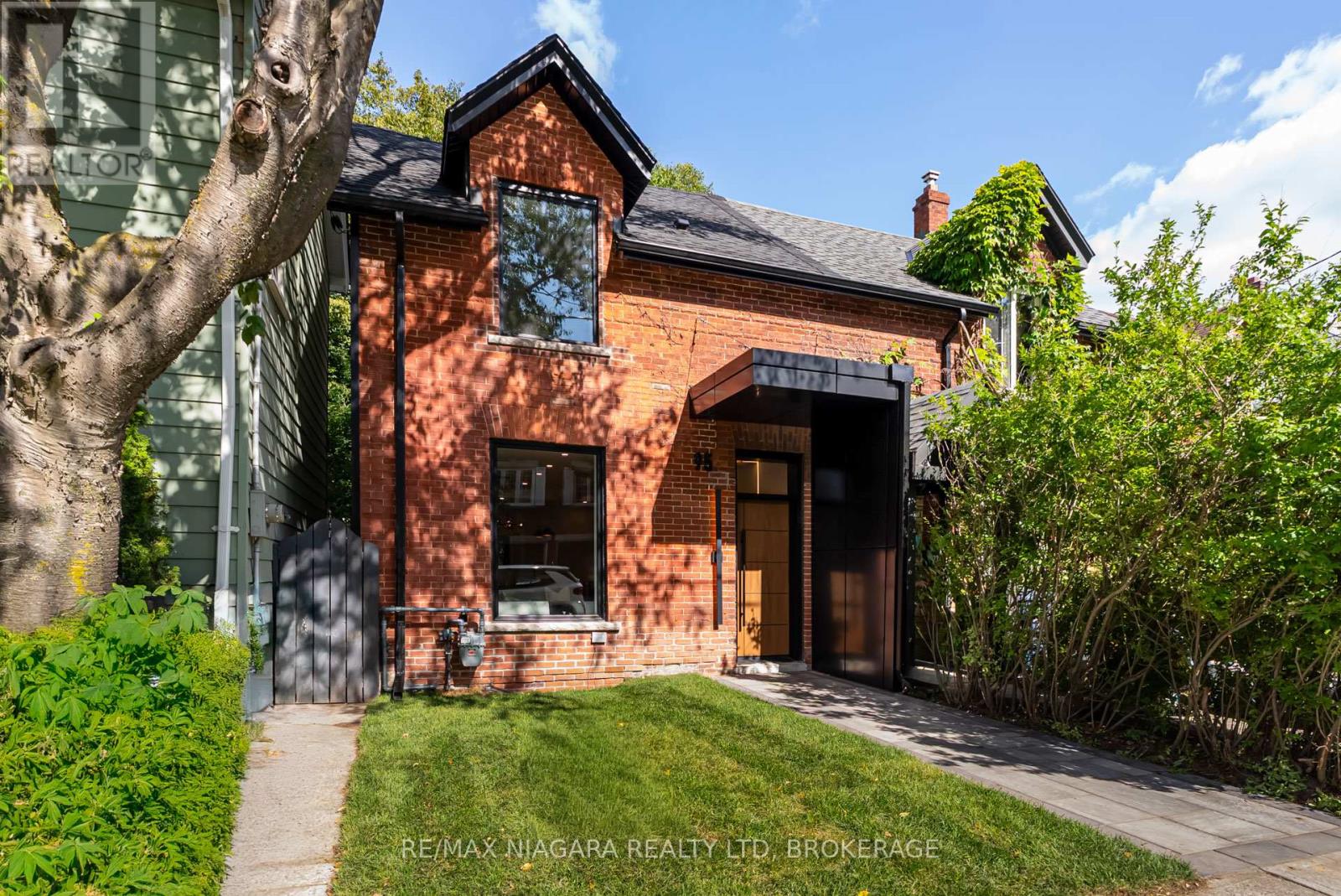 95 Kimberley Avenue, Toronto, Ontario  M4E 2Z4 - Photo 2 - E12446862