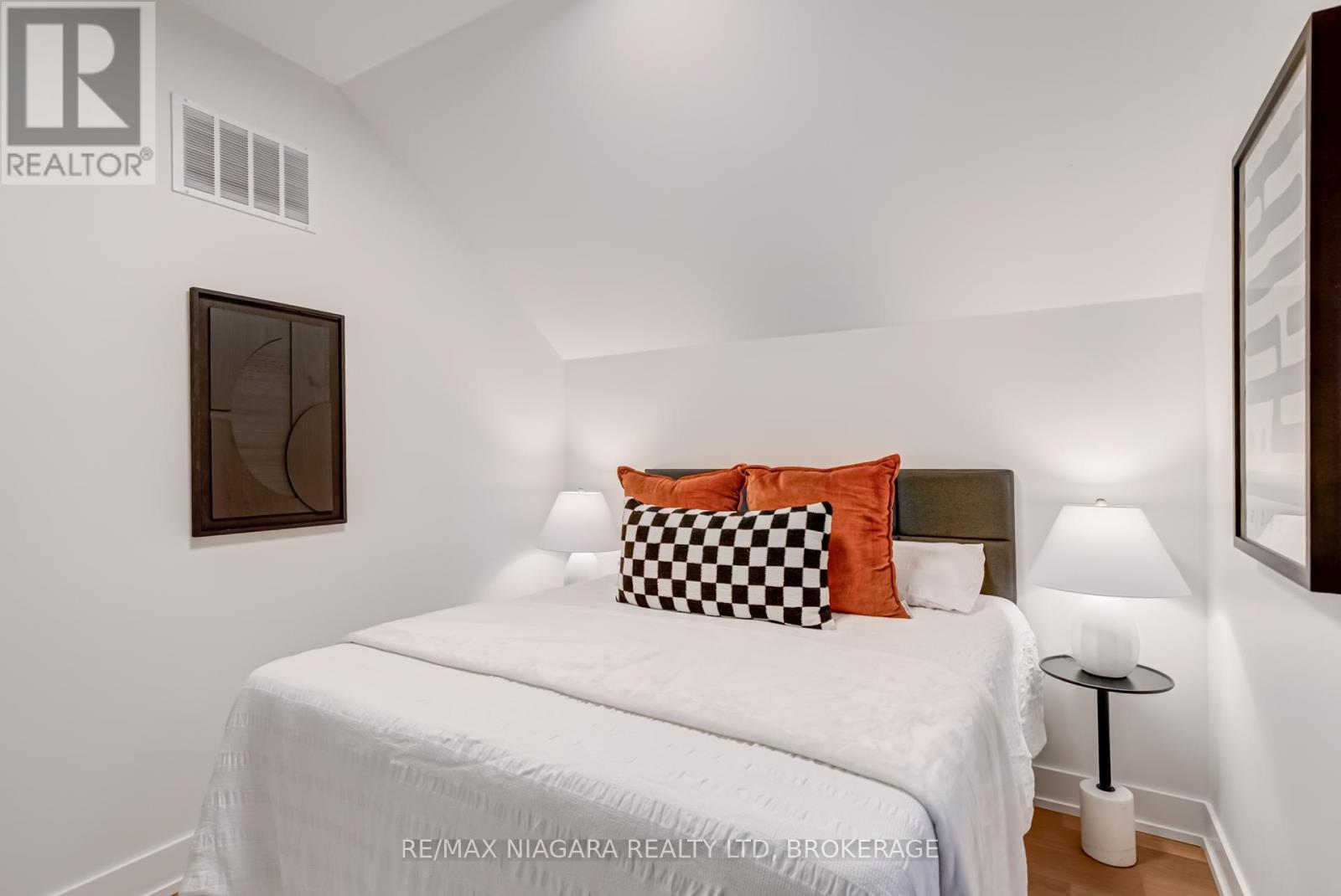 95 Kimberley Avenue, Toronto, Ontario  M4E 2Z4 - Photo 27 - E12446862