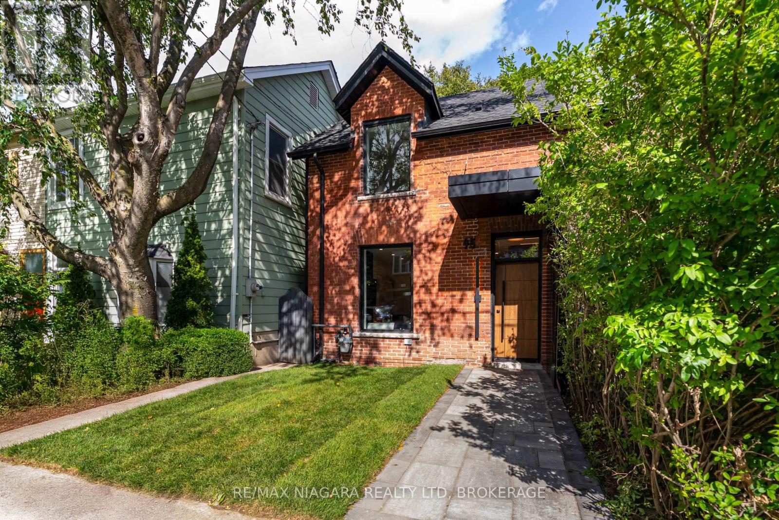 95 Kimberley Avenue, Toronto, Ontario  M4E 2Z4 - Photo 4 - E12446862
