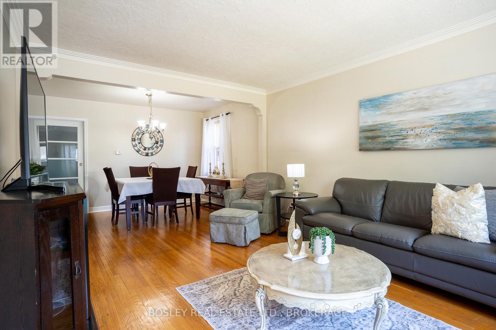1568 Asgard Drive, Mississauga, Ontario  L5E 2B9 - Photo 2 - W12446789