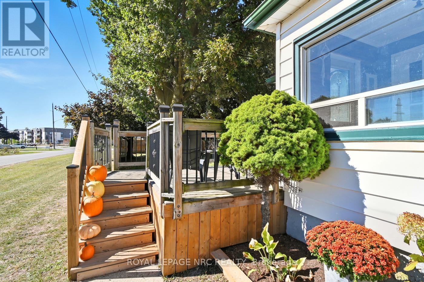 2459 Thompson Road, Niagara Falls, Ontario  L2E 6S4 - Photo 5 - X12446795