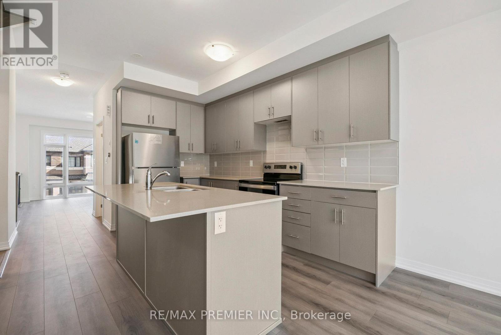 38 Cherry Hill Lane, Barrie, Ontario  L4N 6K7 - Photo 11 - S12392639