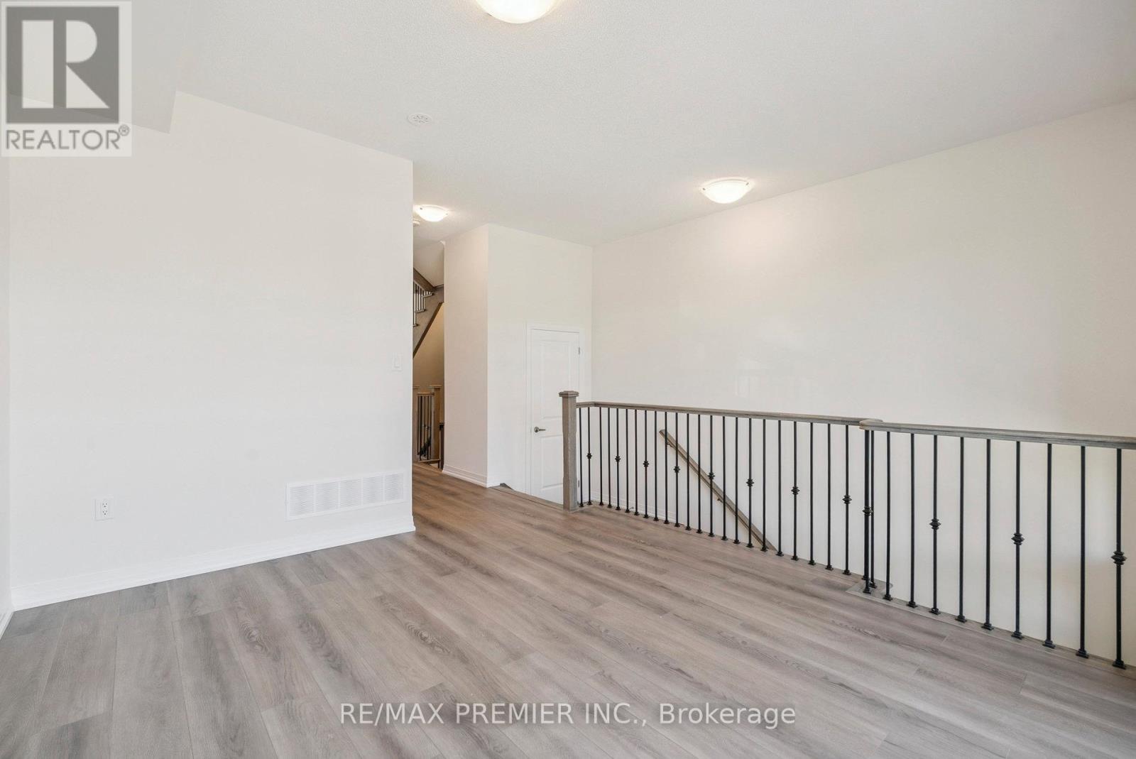 38 Cherry Hill Lane, Barrie, Ontario  L4N 6K7 - Photo 8 - S12392639