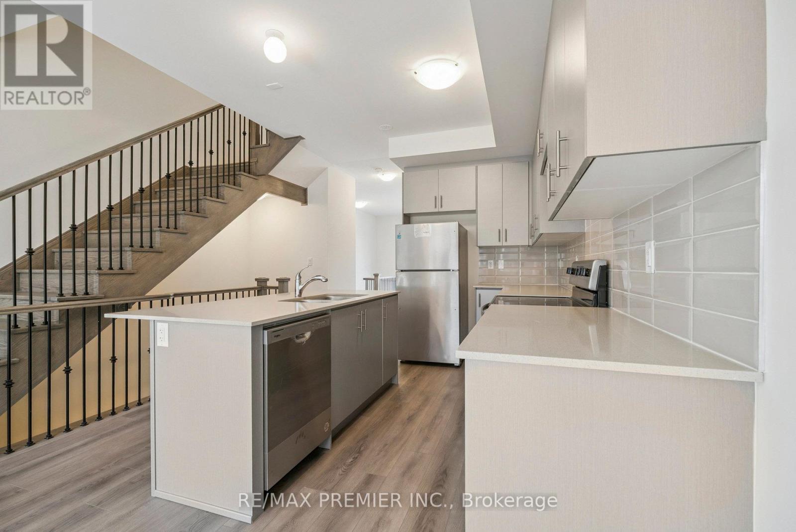 38 Cherry Hill Lane, Barrie, Ontario  L4N 6K7 - Photo 13 - S12392639