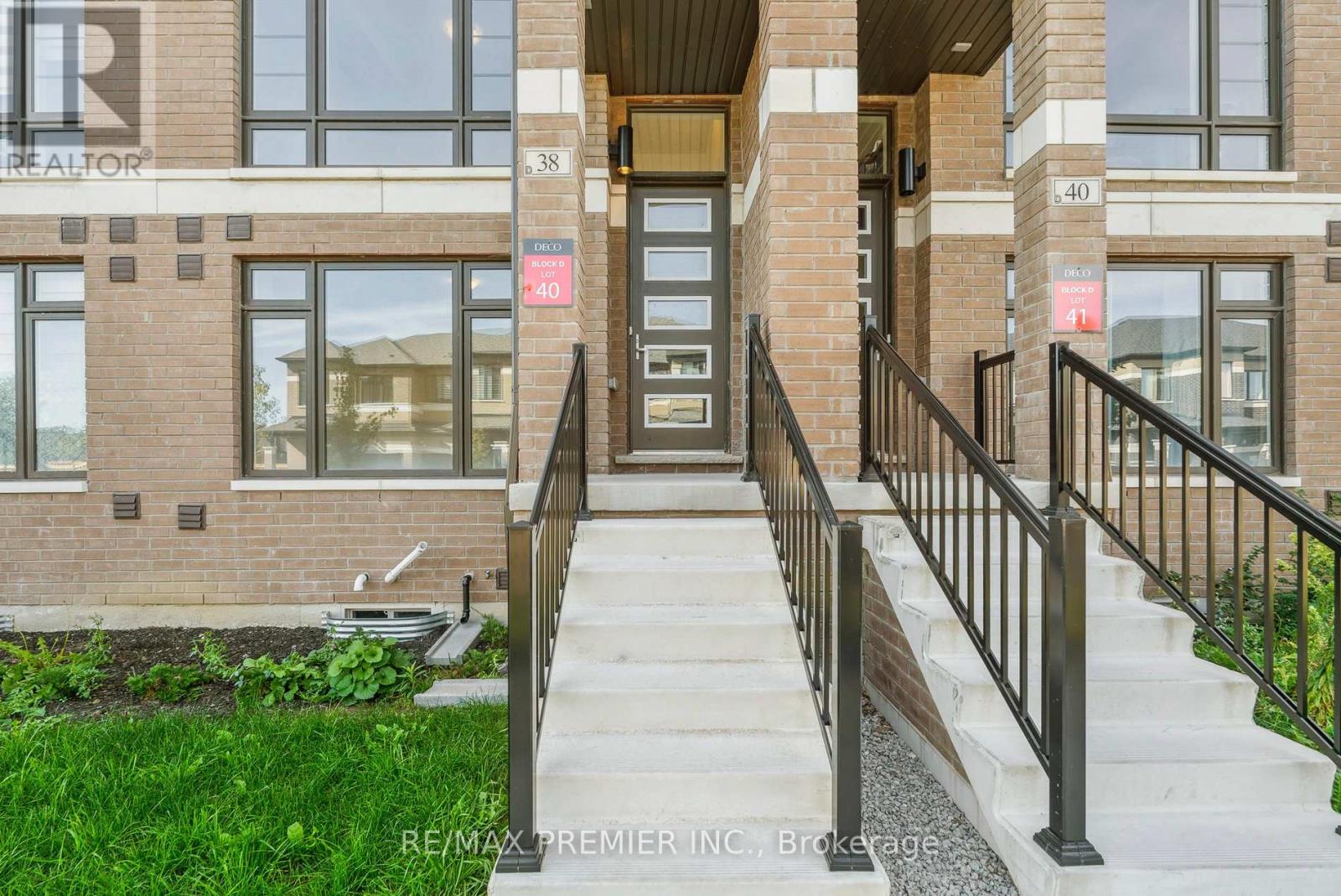 38 Cherry Hill Lane, Barrie, Ontario  L4N 6K7 - Photo 4 - S12392639