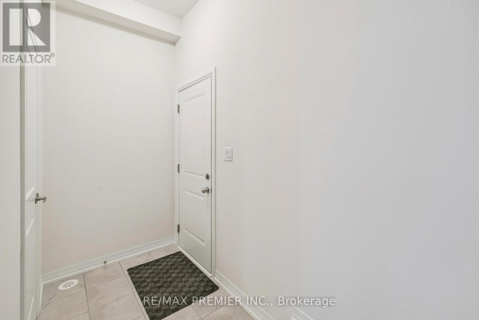 38 Cherry Hill Lane, Barrie, Ontario  L4N 6K7 - Photo 5 - S12392639