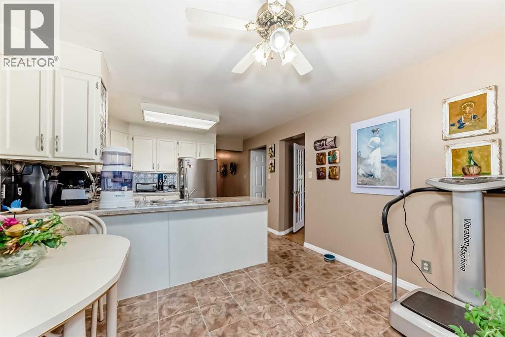 983 Woodbine Boulevard Sw, Calgary, Alberta  T2W 4A7 - Photo 10 - A2255928