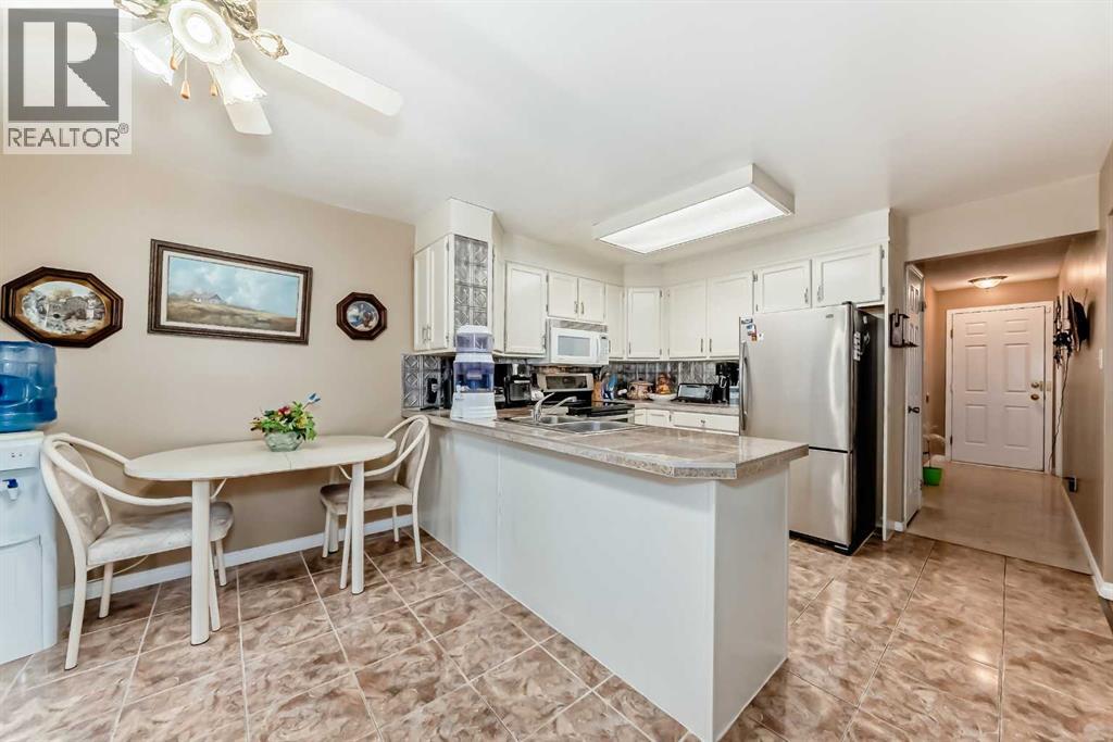 983 Woodbine Boulevard Sw, Calgary, Alberta  T2W 4A7 - Photo 5 - A2255928