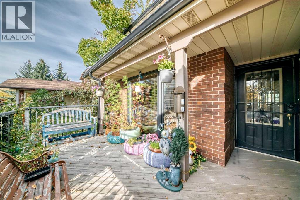 983 Woodbine Boulevard Sw, Calgary, Alberta  T2W 4A7 - Photo 3 - A2255928